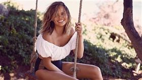 顴骨,開玩笑,Chrissy Teigen,整形,腋下抽脂,克莉絲泰根,自爆,雕塑身材　圖翻攝自Chrissy Teigen https://goo.gl/RdXxtDIG