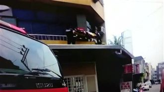 曬衣失足變墜樓　婦卡遮雨棚獲救