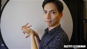 張正龍 魔術師 手影 葉立斌攝