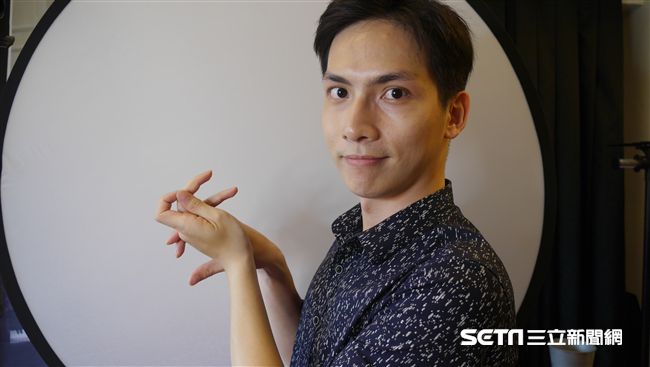 你以為「手影」師只能變兔子？　錯！