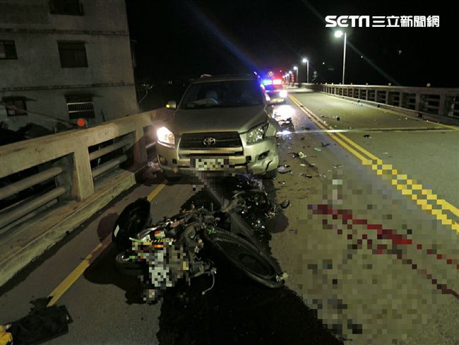無照男壓車跨線　撞吊照駕駛傷重不治
