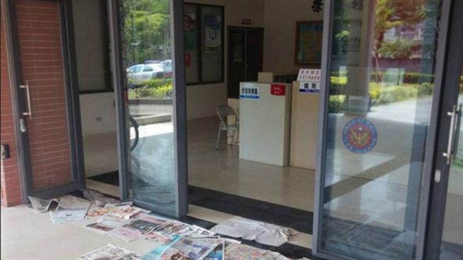 不滿酒駕被逮　男子警所前潑汽油自焚