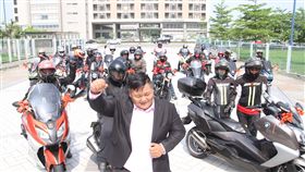 8年愛情長跑！退役軍官結婚　22輛重機迎娶
中央社