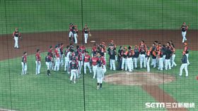 桃猿、統一8局下衝突。（圖／記者王怡翔攝）