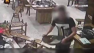 吃鍋火氣大？一言不合竟捧火鍋潑人