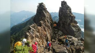 擅自更改行程　19名登山客受困待援
