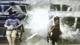 台南火車站天花板塌陷，造成兩人受傷。