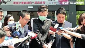 邱男試開欲購買的保時捷Panamera跑車時縮缸，車行老闆要他賠償75萬元，他卻深夜買汽油放火將車燒毀（翻攝畫面）