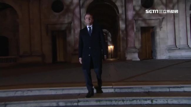 馬克宏「孤獨登場」　勝選之夜埋梗