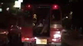 遊客在嘟嘟車內忘情「啪啪啪」
youtube.