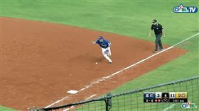 陽冠威守備失誤（圖／截自CPBLTV）