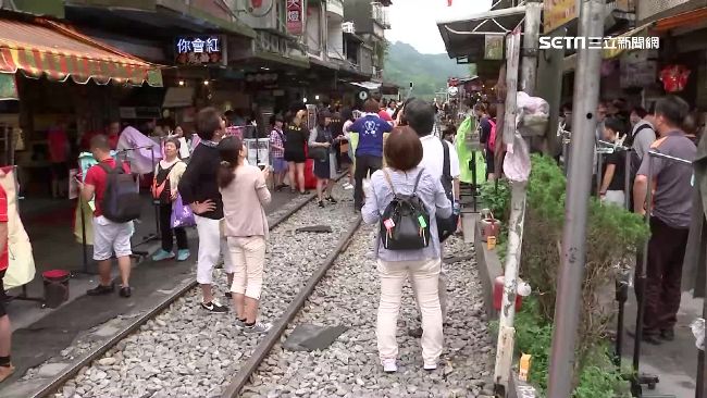 你滾開！天燈惡霸搶地盤暴打他店員工