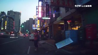 不甩駕駛喇叭示意　女子肉身強佔車位