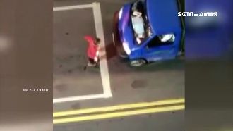 疑酒醉起口角　男肉身攔車毆駕駛