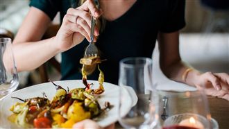 吃飯1習慣超傷腦！研究曝：恐害認知退化