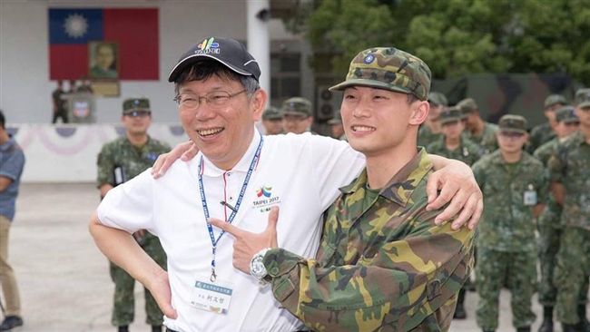 柯P當兵嗆營長事蹟曝光　網友喊超狂