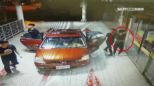 買車糾紛當街尋仇　男幫忙助陣衰中彈