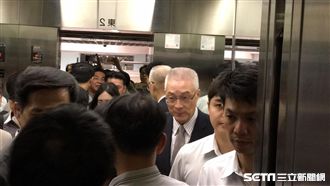 辯論會前回娘家！吳敦義現身北市議會