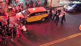 電影「角頭2」劇組在林森北路拍攝殺青戲碼，卻意外引發民眾恐慌，紛紛打電話進警局報案，中山分局只好發聲明闢謠（翻攝畫面）