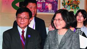 李世光（左）上有公公婆婆多，下有部內下屬叫不動。攝影／新新聞郭晉瑋