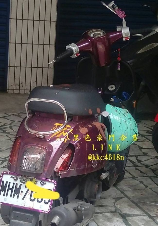 當街痛毆老翁　過一夜夫妻的車變這樣