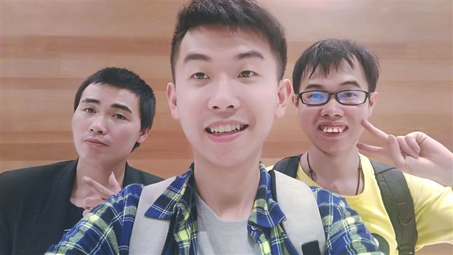 鄧佳華嗆：沒內涵！吃屎哥首度回應了