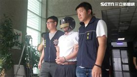 許姓營造商承包工程及土地買賣時，多次與黑道發生衝突，他遂購買槍枝及子彈防身，遭到警方循線查獲（翻攝畫面）