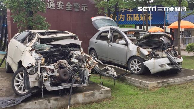 獨／汽車監理所內　驚見「死亡車展」