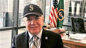 西雅圖市長 埃德·穆雷（Ed Murray）
https://www.facebook.com/MayorEdMurray/photos/a.584920601582086.1073741830.559475790793234/1443400462400758/?type=3&theater