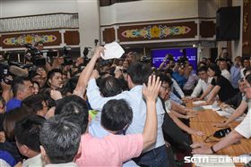 前瞻法案,經濟委員會,立法院,宣讀條文 圖／記者林敬旻攝