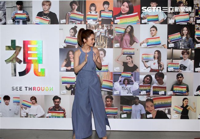 楊丞琳出席See through 正視不再恐同特展，並透過不同平台替同志朋友發聲。（記者邱榮吉/攝影）