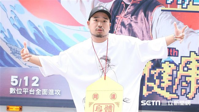 牽手照外流　阿達羞認：以後不傳了