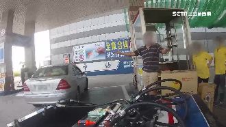 油槍未拔就走　賓士車竟拉倒加油機台