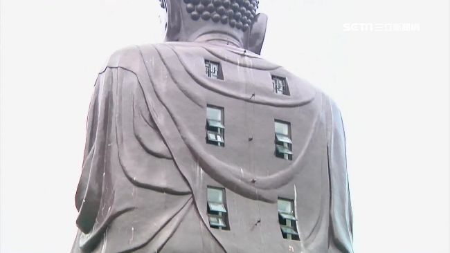 坑坑洞洞不莊重？　八卦山大佛求封窗