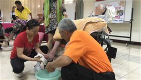 創世,苗栗,植物人,安養,母親節,病榻,婆婆,媳婦,兒媳,柯媽,高齡,手工皂,媽咪,媽媽,母親節,孝順,善良（圖／創世苗栗安養院提供／中央社）