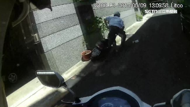 謊稱帶槍還被嗆　笨賊只搶8元就落跑