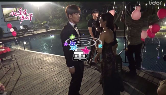 楊一展跳舞耍浪漫　頭暈險踩豆花妹