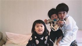 母親節擁抱媽媽、全職媽媽多辛苦／萌萌（小小無臉男）臉書