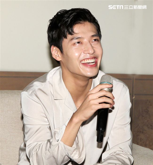 韓星姜河那首度訪台與粉絲見面。（記者邱榮吉/攝影）