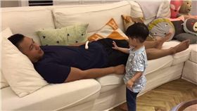 黑人,陳建州,飛翔,飛飛,翔翔,范范,惡作劇,整人,范瑋琪　圖／翻攝自陳建州臉書