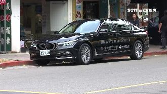 世大運接送車偷跑上路　還公然違停