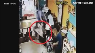 影／小孩誤轉油門　機車衝撞早餐店
