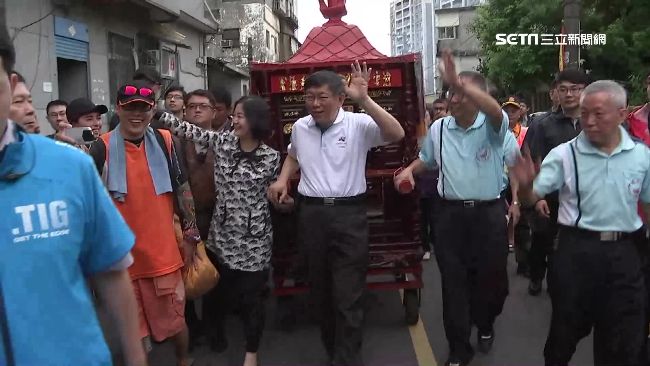 母怨看電視才能見　柯文哲回家陪過節