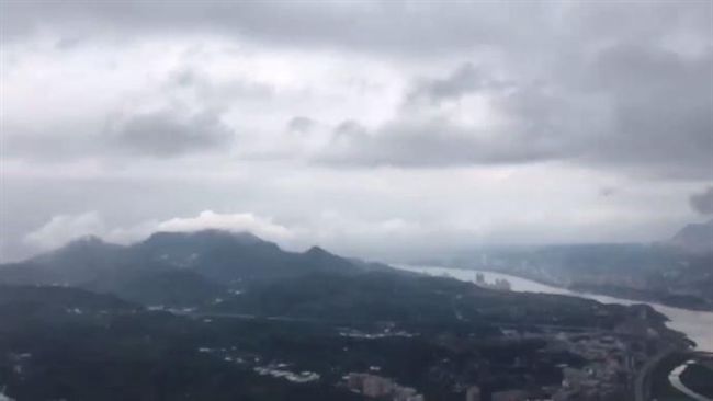 飛機落地33秒　帶你看梅雨鋒面雲