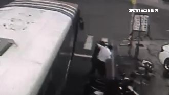 醉男抓石塊砸司機頭　連警察也不放過