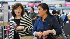 北韓外務省北美局局長崔善熙（Choe Son-Hui）（左）_http://www.japantimes.co.jp/news/2017/05/13/asia-pacific/senior-north-korean-diplomat-says-country-open-dialogue-u-s-right-conditions/#.WRb0GFWGMdU