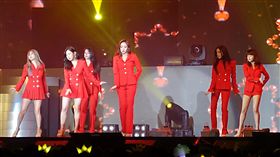 韓國女團T-ara（圖）13日晚間在台大綜合體育館舉行演唱會，首次登台開唱，也是成員昭妍與寶藍離團前6人最終合體演出，帶來多首經典歌曲，嗨翻全場。／中央社