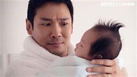 母親節！杜德偉：是誰發明嬰兒這種生物？（圖／翻攝臉書）