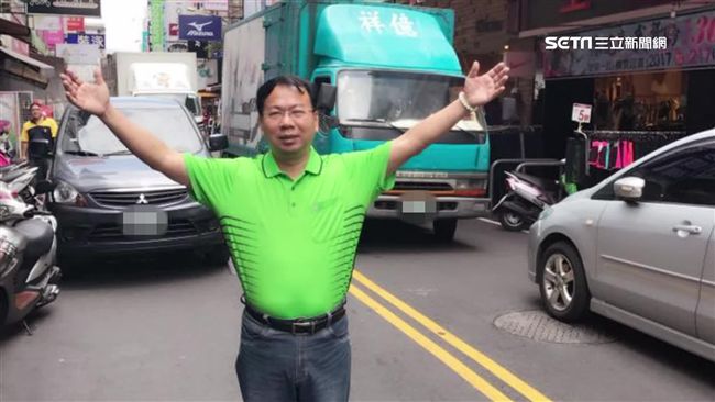 6米路竟停2轎車　癱瘓交通惹民怨