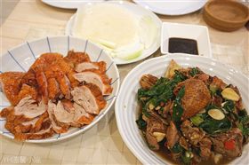 排隊烤鴨名店，母親節這一天，再長都要排給媽媽吃。（圖／翻攝網路）